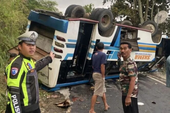 
					Bus Rombongan Terguling di OKU Selatan, 28 Penumpang Luka-Luka