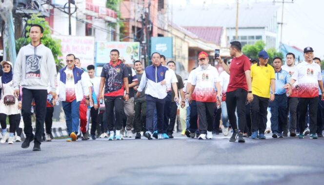 
					HUT ke-80 Sumsel Meriah, Ribuan Warga Ikuti Jalan Santai dan Senam Bersama