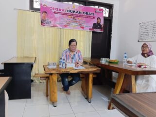 Narasumber Yeni Roslaini Izi/Pemerhati Perlindungan Perempuan dan Anak.