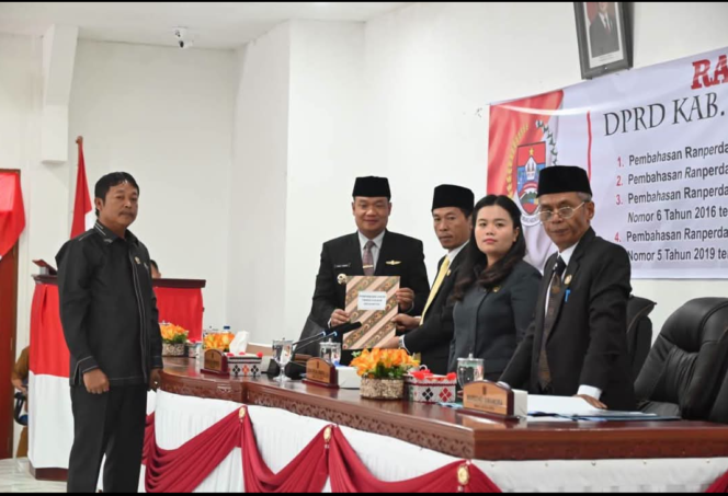 
					Enam Fraksi DPRD Humbang Hasundutan Sampaikan Pemandangan Umum atas Empat Ranperda