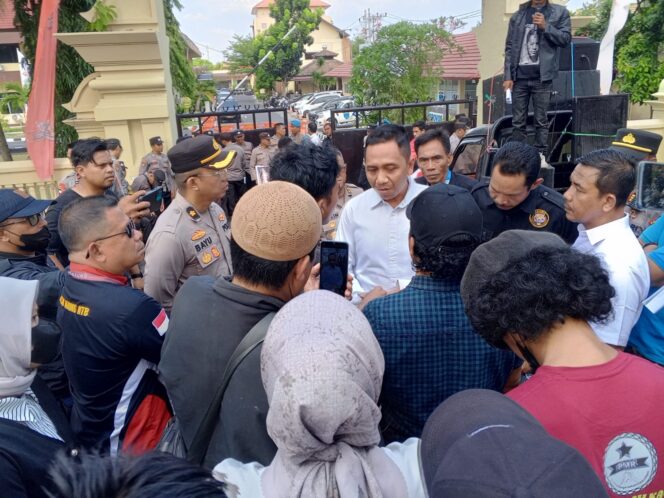 
					Koalisi Masyarakat NTB Beri Ultimatum 2×24 Jam kepada Polda, Desak Penuntasan Dugaan Pembakaran Tiga Santri