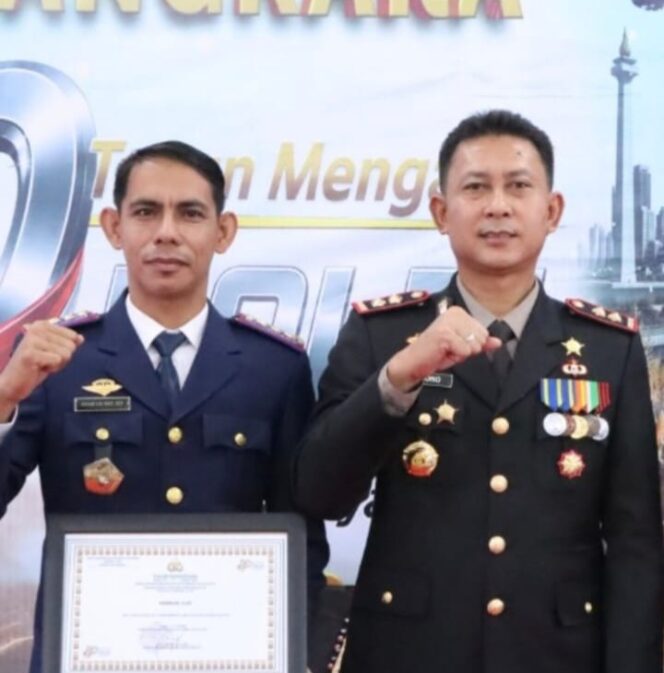 
					Kadishub Aceh Singkil Terima Penghargaan dari Kapolres pada Peringatan Hari Bhayangkara ke-80