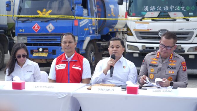 
					Ditreskrimsus Polda Sumsel Ungkap 96 Kasus BBM Ilegal, 129 Tersangka Diamankan dan 1,2 Juta Liter Minyak Disita