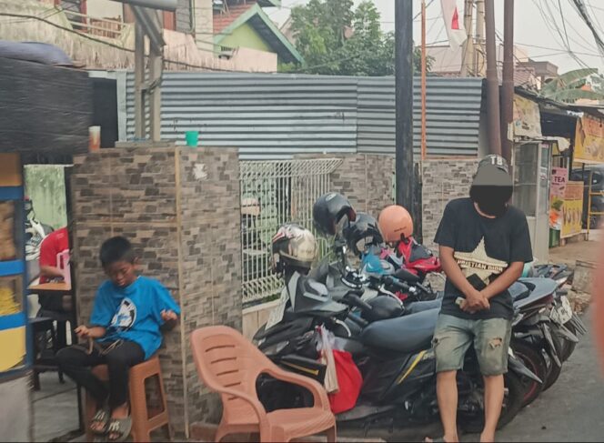 
					Bahu Jalan Urip Sumoharjo Palembang Diduga Jadi Lokasi Parkir, Warga Keluhkan Gangguan Lalu Lintas