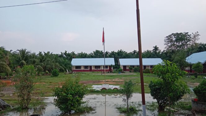 
					Proyek Revitalisasi SMPN 3 Trumon Timur Rp2,1 Miliar Disorot, Publik Pertanyakan Kualitas Material dan RAB.