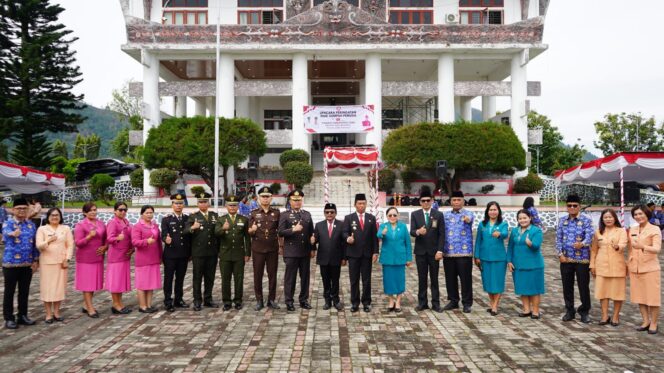 
					Pimpin Upacara Sumpah Pemuda ke-98, Wabup Toba Sampaikan Pesan Menpora: Bangun Generasi Patriotik dan Berempat